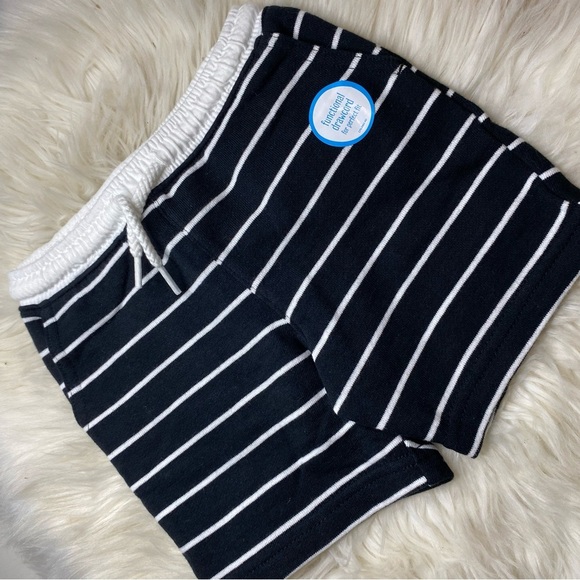 NWT⭐️Carter’s BABY BOY SHORTS👶🏻 size 24M - Picture 1 of 4